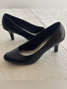 Life Stride Classic Navy Blue Mid-Heel Pumps, Size 8